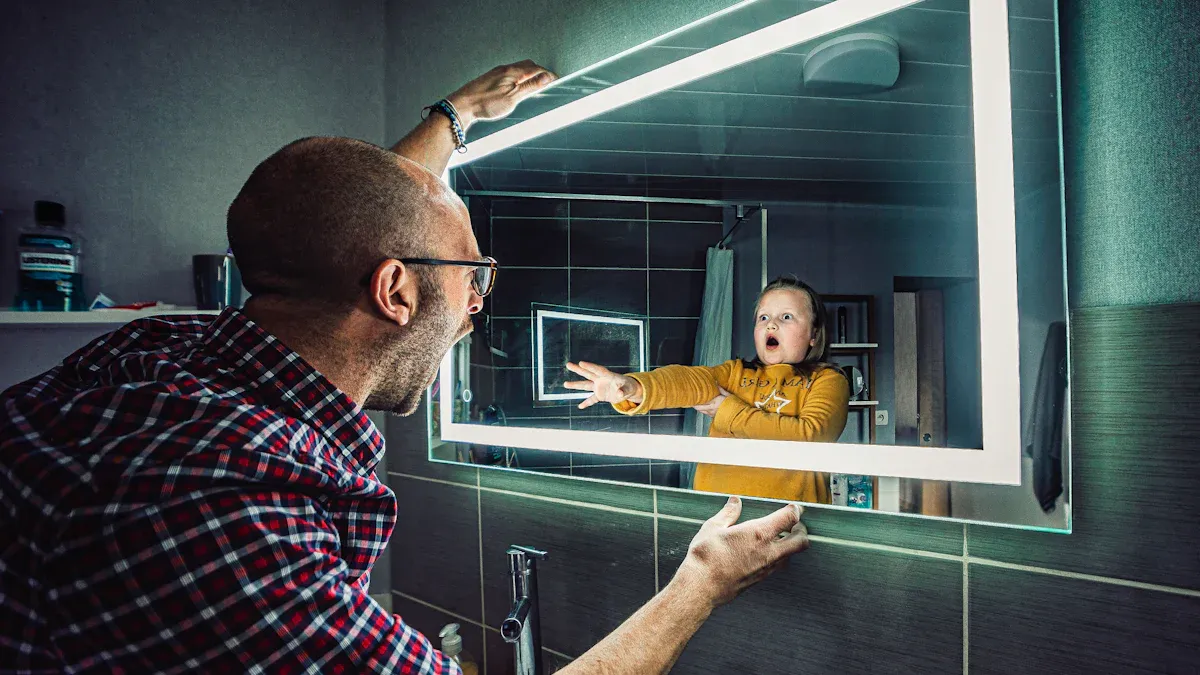 Encadrez votre miroir avec des