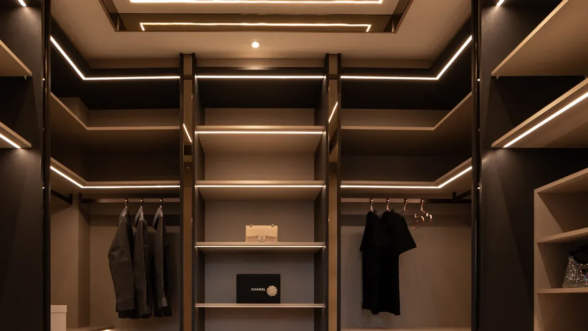Tipologie di barra LED per armadio